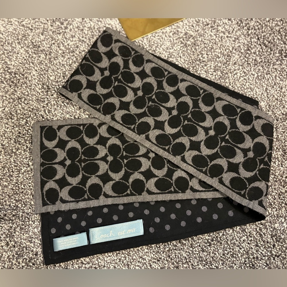 Coach wool Signature scarf - Picture 8 of 10